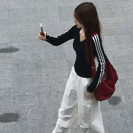 美式辣妹V领正肩条纹长袖T恤女早春秋修身韩版内搭打底衫短款上衣商品大图