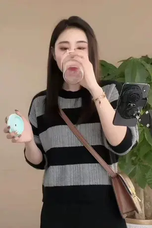 2023秋季条纹慵懒风毛衣小香风气质针织衫短款宽松打底衫女装上衣图片