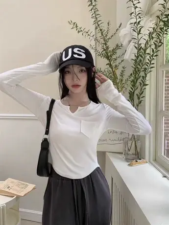 纯欲辣妹v领正肩长袖T恤女不规则短款上衣设计感显瘦打底衫春秋图片