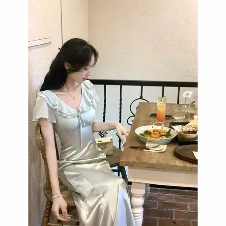 韩语琳 6/30 约会氛围感韩系名媛风缎面荷叶边V领女连衣裙夏季新图片