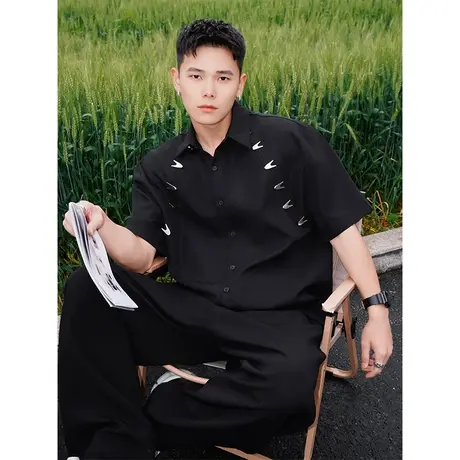 重磅潮男穿搭短袖衬衫2023新款个性发型师痞帅理发师半截袖衬衣图片