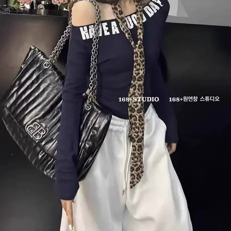 韩国东大门秋季新款美式辣妹风修身显瘦斜肩长袖T恤上衣女配丝巾商品大图