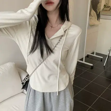 秋冬不规则设计感小众连帽长袖t恤女别致甜辣修身显瘦短款上衣潮图片