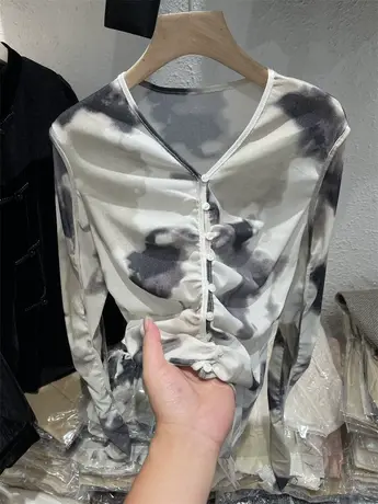 设计感V领水墨印花开衫女2023秋新款气质修身减龄网纱打底衫上衣图片