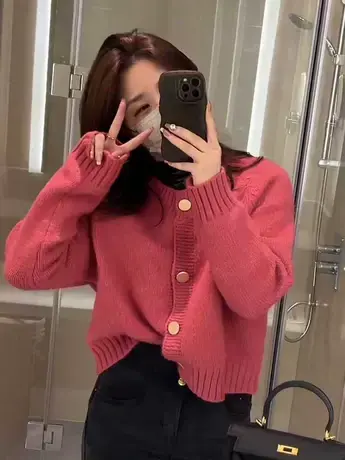 2023秋季新款韩版减龄纯色毛衣开衫女单排扣百搭简约软糯针织外套图片