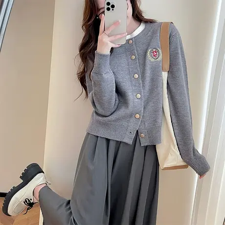 唐狮秋冬季女毛衣学院风前胸刺绣圆领开衫时尚青年流行百搭tu商品大图