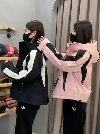 韩版高级感小个子冬季羽绒服休闲运动连帽保暖冲锋衣夹克短外套女图片