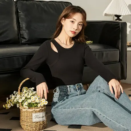 唐狮长袖打底衫女春秋不规则镂空锁骨上衣长袖T恤设计感紧身小衫图片