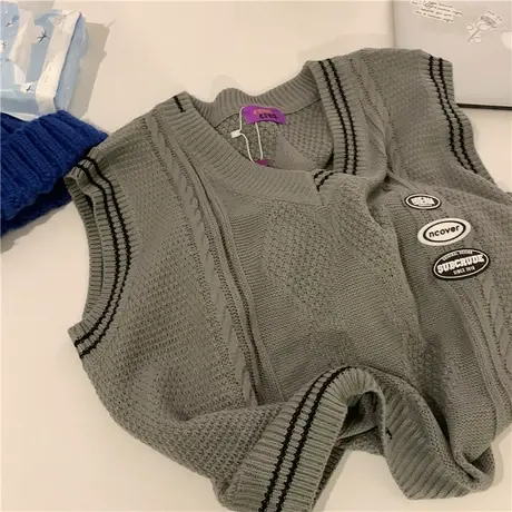 红续灰色菱格麻花针织马甲背心女春秋2023新款宽松慵懒风V领毛衣图片