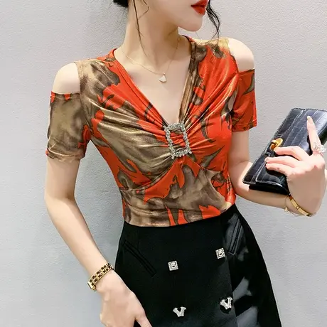 性感V领T恤女短袖夏季欧货时尚洋气露肩小衫别致烫金印花体恤上衣商品大图