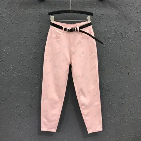 韩版粉色设计感牛仔裤女2024春夏新款休闲字母烫钻萝卜裤哈伦长裤图片