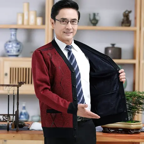 老年人开襟毛衣男士爸爸秋冬季本命年红色上衣服加绒加厚款爷爷装图片