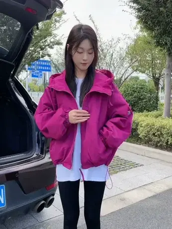 欧货连帽短款冲锋衣外套女2023春秋新款宽松休闲时尚百搭减龄上衣图片