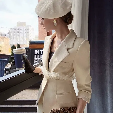 粉红大布娃娃西装外套女2021新款冬季设计感可拆卸腰封毛呢大衣图片