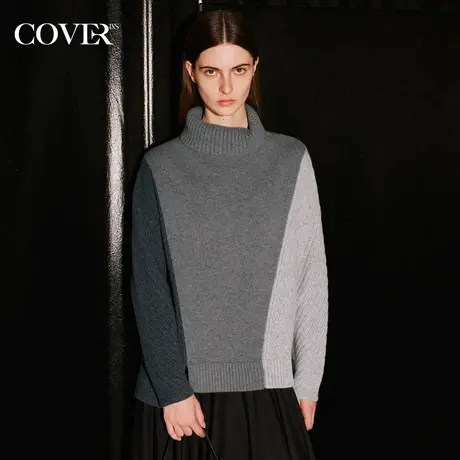 COVER2023冬季不对称渐变色高领羊毛针织衫图片