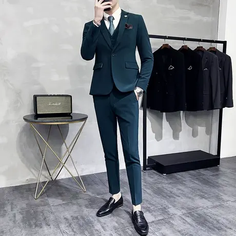 墨绿色西装男春季痞帅垂感外套修身西服三件套商务通勤主持人礼服图片