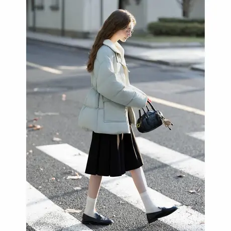 唐狮2025冬季短款羽绒服女拼接仿羊羔毛翻领超好看羽绒外套收腰图片