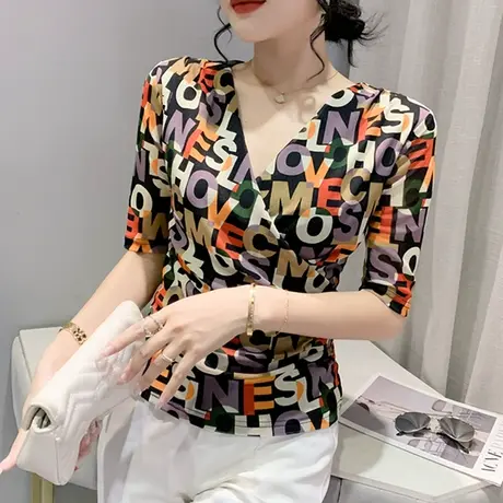 字母印花T恤女中袖时尚漂亮网纱打底衫2024夏装新款交叉V领上衣潮图片