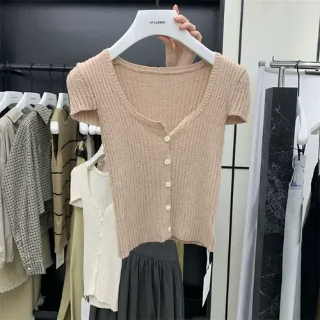十三行女装新款2023方领单排扣修身减龄纯色百搭显瘦针织短袖上衣图片