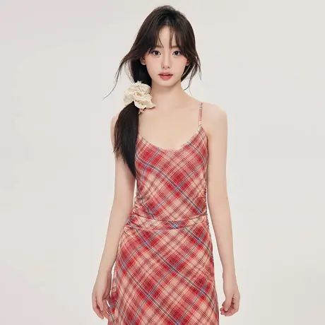 小清新显瘦法式气质粉色格纹连衣裙2024新款女夏季温柔风吊带裙图片