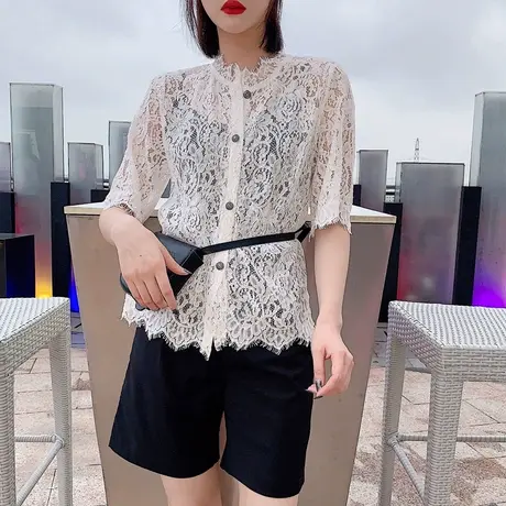 秋装女2023年新款纯色金属扣短袖蕾丝衫开衫百搭度假修身薄款上衣图片