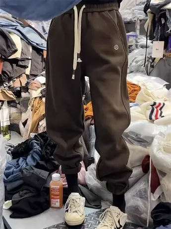 欧货高腰字母加绒束脚卫裤女2023秋冬宽松显瘦百搭加厚休闲运动裤图片