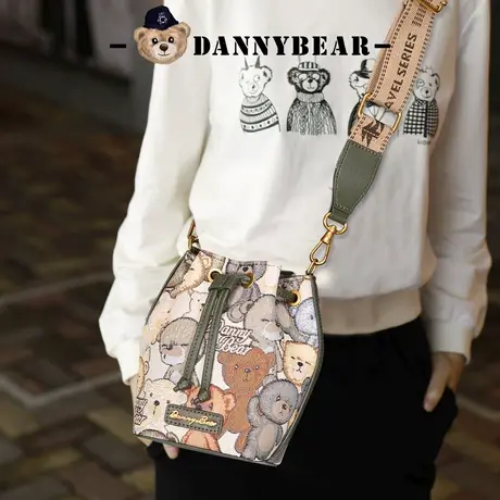 丹尼熊包包斜挎小水桶包女包通勤休闲百搭轻便小熊布包DKB3825029商品大图