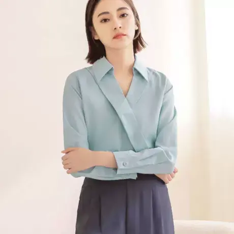 桔熊春秋季交叉V领微光泽感翻领衬衫长袖叠穿上衣女大码AB17672商品大图