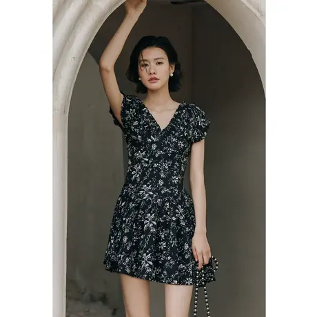 弥古黑色碎花短袖v领连衣裙女夏季小个子沙滩裙显瘦海边度假短裙图片