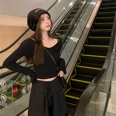 纯欲风V领黑色长袖T恤女早秋季设计感打底衫修身高腰短款露脐上衣图片