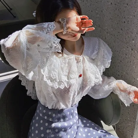 粉红大布娃娃2022新款甜美减龄蕾丝大翻领衬衫白色喇叭袖上衣女春图片