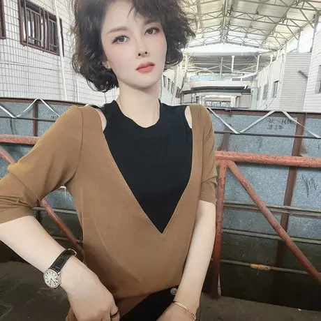 网红减龄早秋新款拼接中袖露肩T恤宽松显瘦气质女士上衣打底衫潮图片