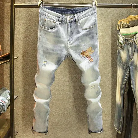 潮牌蜜蜂刺绣工艺时尚牛仔裤男修身小脚裤2024春季新款破洞长裤子图片