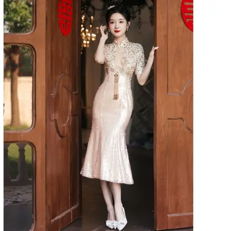 香槟金色敬酒服新娘鱼尾高级感旗袍订婚礼服女夏季秀禾服嫁衣出阁图片