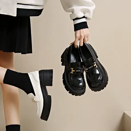 金属扣厚底乐福鞋女2024新款春季粗跟深口单鞋学院风一脚蹬小皮鞋图片