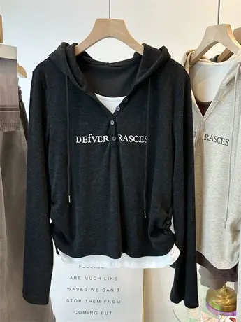 简约自由风字母假两件连帽长袖T恤女 秋季皱褶设计宽松打底衫上衣商品大图