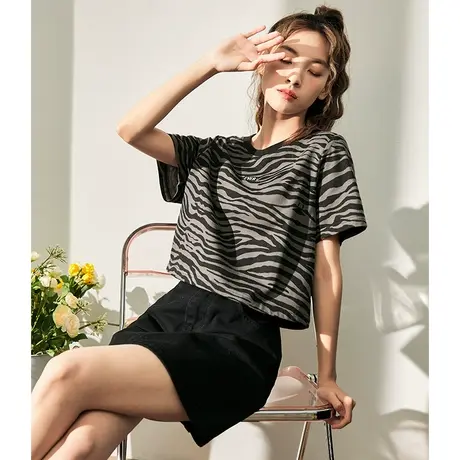 唐狮美式条纹T恤夏装新款短袖女士纯棉斑纹上衣小众设计感衣服图片