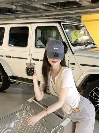 v领正肩短袖t恤女夏季2024新款设计感小众修身显瘦辣妹减龄短上衣图片