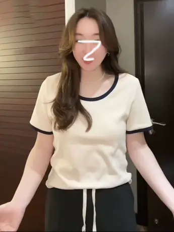 大码设计感撞色短袖T恤女装夏季胖mm遮肚子显瘦正肩内搭上衣200斤商品大图