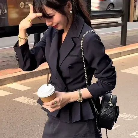 藏青色西装外套2025秋季新款冷淡系独特别致巨好看气质收腰短上衣图片