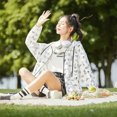 唐狮春夏季轻薄外套女兔八哥短款小众设计感透气宽松开衫上衣服图片