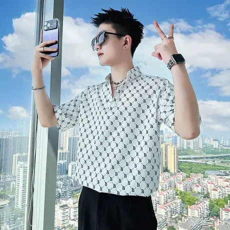 短袖衬衫男夏季潮流花色满印字母小众设计潮男V领半截袖衬衣体恤商品大图