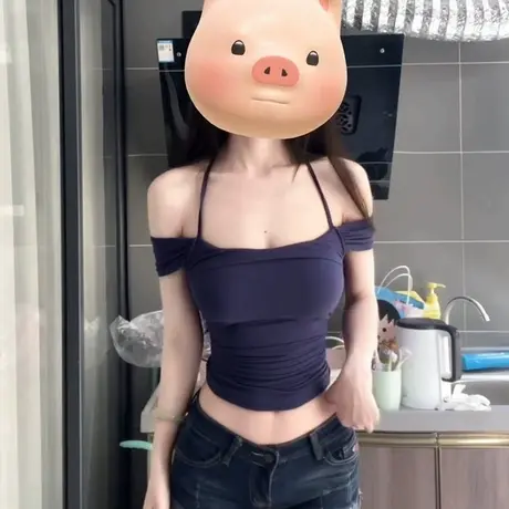 蓝色挂脖露肩短袖t恤女夏季高腰短款设计感甜辣一字肩上衣高级感图片