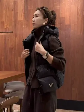 新款羽绒服黑金标白鸭绒马甲情侣款外穿背心加厚短款马夹2023冬图片