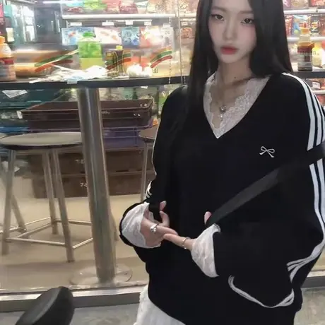 蝴蝶结条纹V领长袖卫衣女春秋季宽松韩版蕾丝拼接设计感上衣外套图片