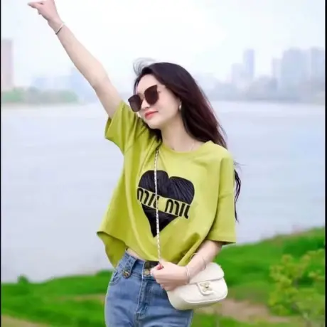 T恤女2023夏新款欧洲站冷淡系显瘦百搭设计感小众后开叉短袖上衣图片