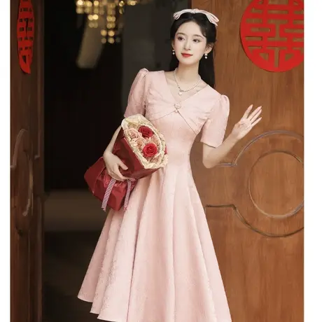 粉色订婚礼服敬酒服2023新款新娘V领连衣裙小个子中长款修身夏季图片