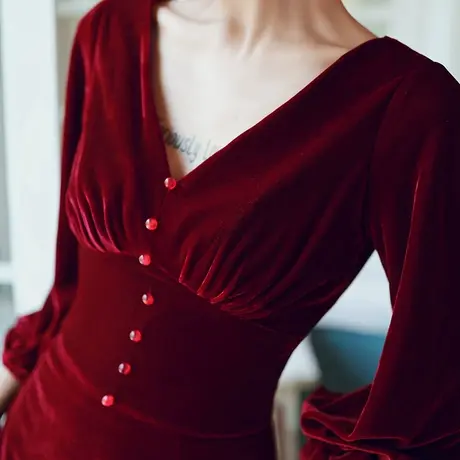 长袖敬酒服新娘2023新款秋冬季酒红色丝绒v领结婚晚礼服女长款图片