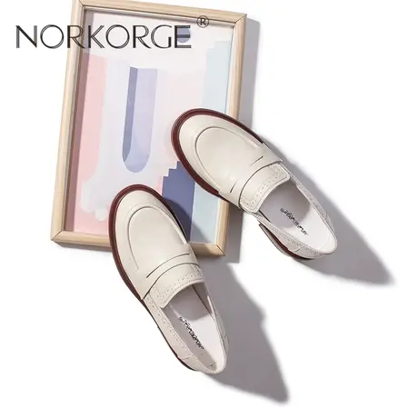 温柔米白色半布洛克雕花乐福鞋单鞋女鞋图片