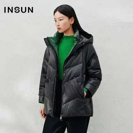 INSUN恩裳奥莱2023春季绵羊皮白鸭绒连帽羽绒服图片